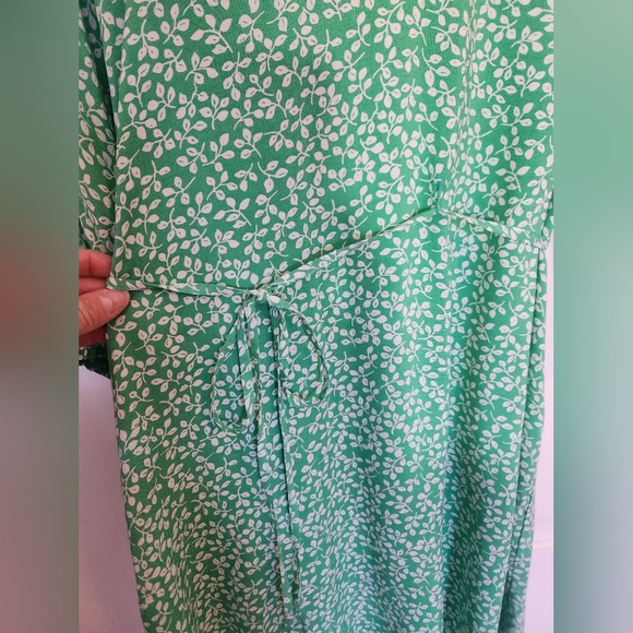 3/$25 Draper James Green Floral Midi Tie Waist Lined Dress Size XSmall - Picture 6 of 6